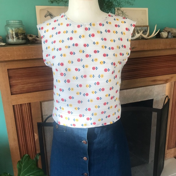 Crop top/ cross cross back - Picture 1 of 4